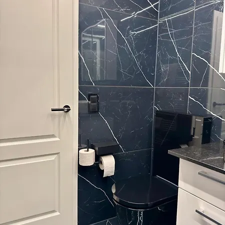 Modern 3br With Fireplace, Miele Kitchen And Balcony Apartment *