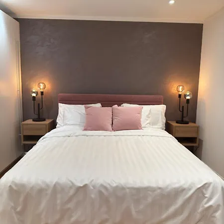 Modern 3br With Fireplace, Miele Kitchen And Balcony Apartment *