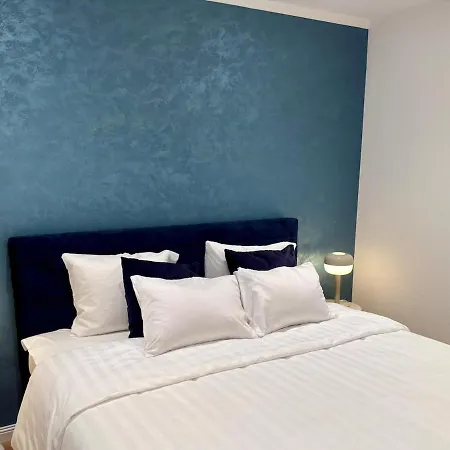 Modern 3br With Fireplace, Miele Kitchen And Balcony Apartment *