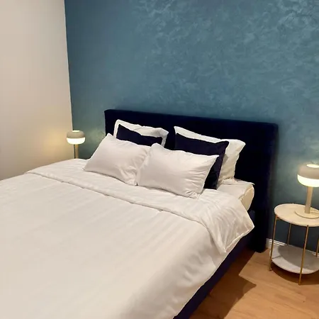 Modern 3br With Fireplace, Miele Kitchen And Balcony Apartment