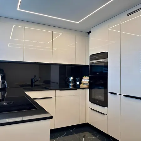 شقة Modern 3br With Fireplace, Miele Kitchen And Balcony *