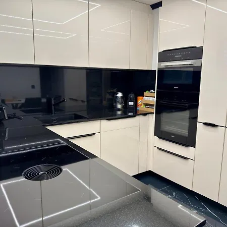 Modern 3br With Fireplace, Miele Kitchen And Balcony Apartment *