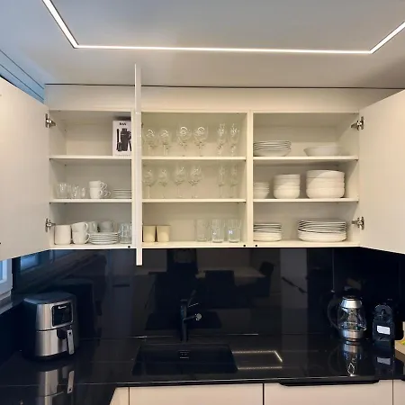 Modern 3br With Fireplace, Miele Kitchen And Balcony Apartment *