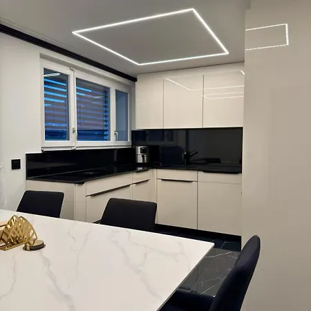 Apartment Modern 3br With Fireplace, Miele Kitchen And Balcony