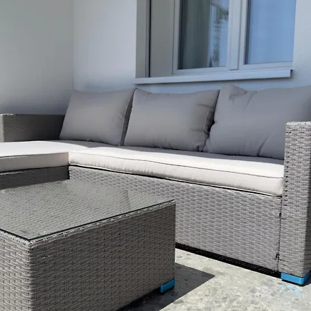Modern 3br With Fireplace, Miele Kitchen And Balcony