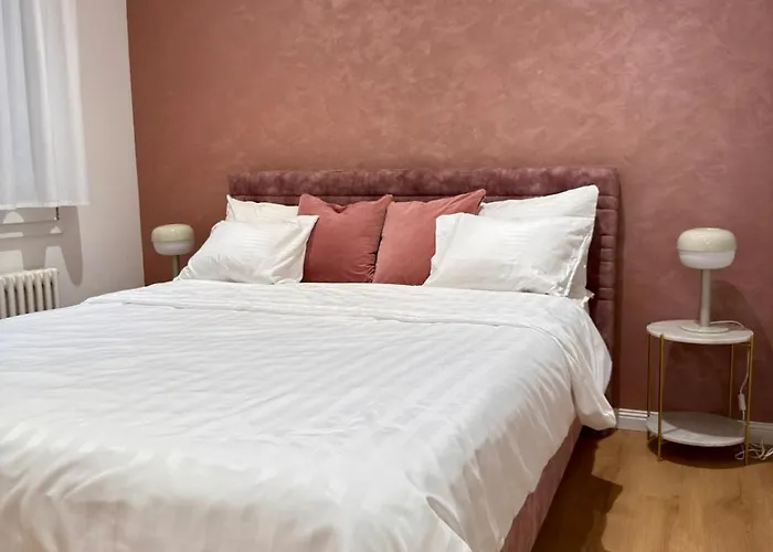 דירה Modern 3br With Fireplace, Miele Kitchen And Balcony