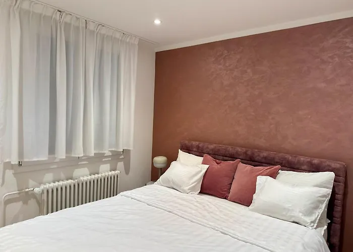 Modern 3br With Fireplace, Miele Kitchen And Balcony דירה