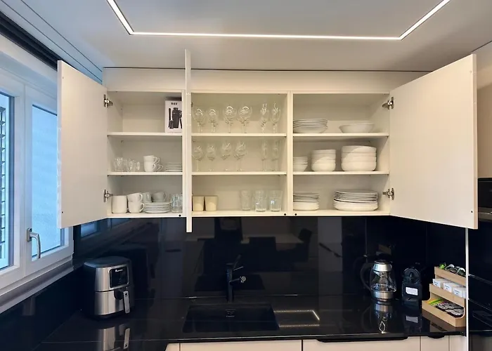 Modern 3br With Fireplace, Miele Kitchen And Balcony شقة *