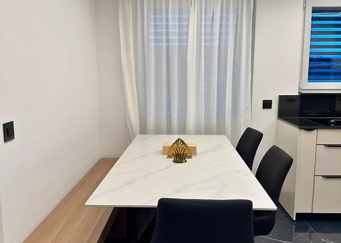 דירה Modern 3br With Fireplace, Miele Kitchen And Balcony