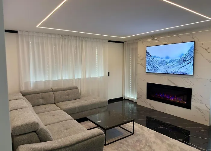 Modern 3br With Fireplace, Miele Kitchen And Balcony *